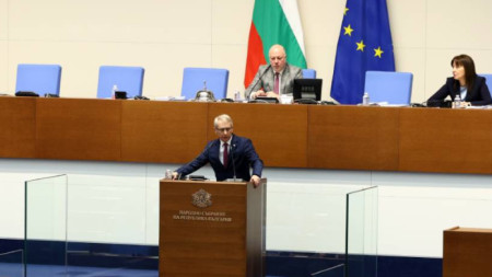PM Nikolai Denkov answering questions in parliament
