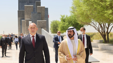 Президентът Радев се поклони на Мемориала на загиналите в Абу Даби
