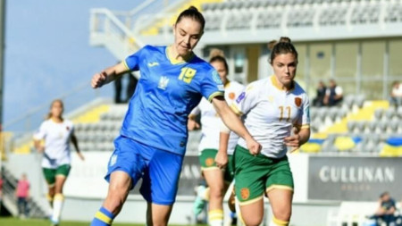 Украинката Оксана Василиева атакува вратата на България по време на мача в Анталия