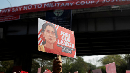 Протест в подкрепа на Аун Сан Су Чжи