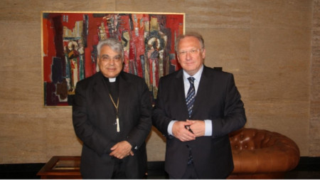 Cardinal Marcello Semeraro (L) and Foreign Minister Svetlan Stoev 