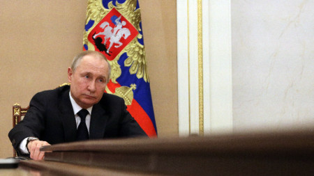 Трета седмица светът се опитва да разбере Русия или по скоро