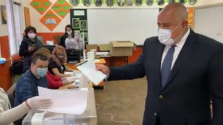 Политическите лидери в страната упражниха рано правото си на гласБорисов