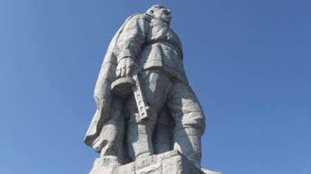 Паметникът на Альоша в Пловдив
