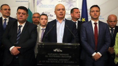 Георги Свиленски объявляет о возвращении со стороны БСП мандата на формирование правительства