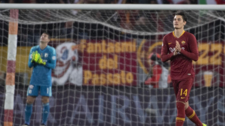 Патрик Шик се радва след втория си гол за Рома.