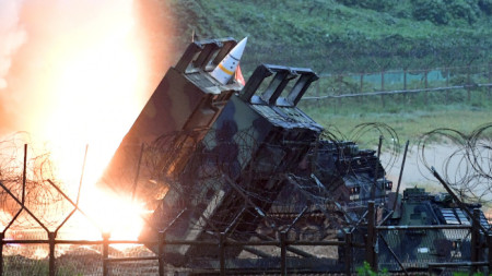 Тактическата ракетна система на армията на САЩ (ATacMS) се изстрелва на неразкрито място на източното крайбрежие на Южна Корея, архив, 2017 г.