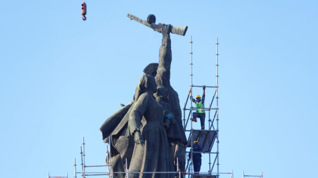 Демонтиране на Паметника на съветската армия