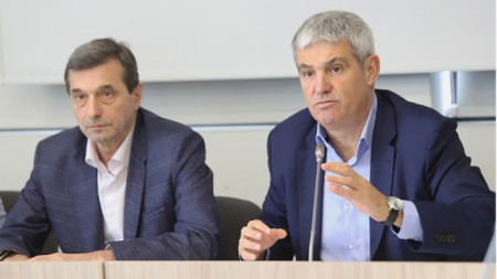 Президентът на КТ „Подкрепа“ Димитър Манолов (вляво) и лидерът на КНСБ Пламен Димитров