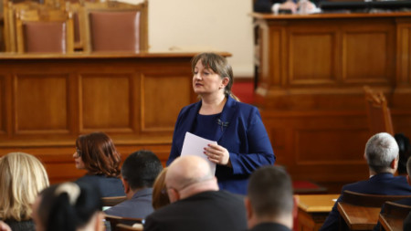 Депутатът от ГЕРБ Деница Сачева защити внесените промени