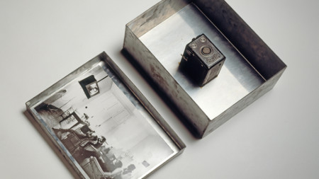 Joseph Beuys. Enterprise, 1973, Auflage 12/24, Zinc box, photograph and camera with felt 40 x 30 x 16 © VG Bild-Kunst, Bonn