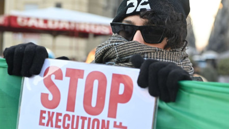 Протест срещу екзекуции на участници в протестите в Иран в Торино, Италия, 17 декември 2022 г.