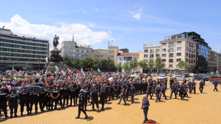 На протеста на  време на гласуването на правителството пред Народното събрание - 6 юни 2023 г.