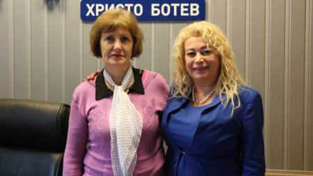 Йорданка Петрова (вляво) и Анелия Торошанова в студиото на БНР