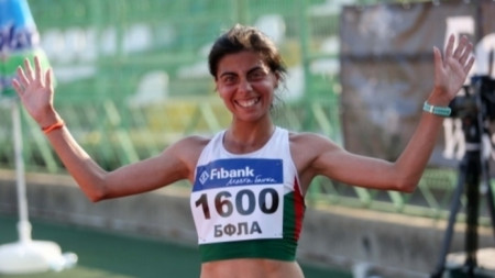 Маринела Нинева спечели титлата в бягането на 5000 метра във