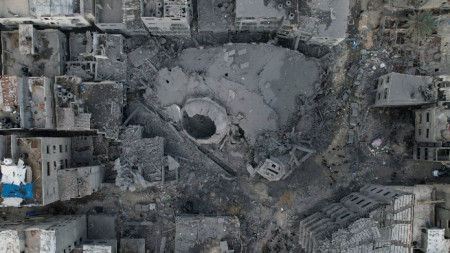 Развалини след израелски въздушен удар в бежанския лагер Шати в град Газа, 9 октомври 2023 г.