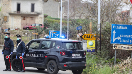 Полицейски пост край Палермо.