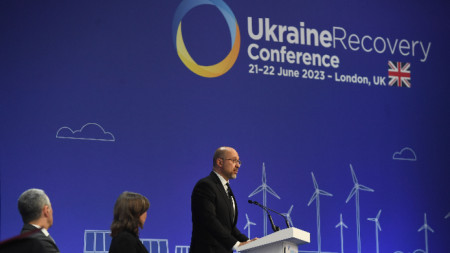 Премиерът на Украйна Денис Шмигал на конференцията в Лондон - 22 юни 2023