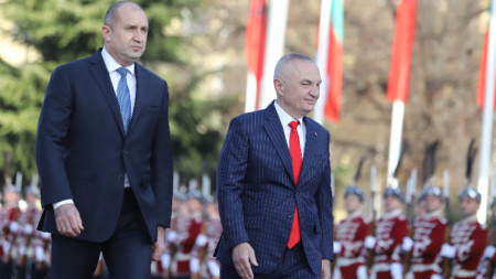 България подкрепя без условия започването на преговори с Албания за