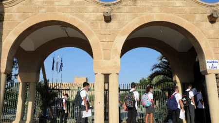 Учебните занятия в Кипър се възобновяват днес след Великденската ваканция