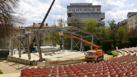 Започна изграждането на новата сцена на летния театър във Велико