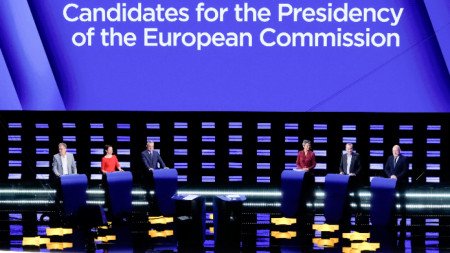 Ян Захрадил (Европейски консерватори и реформисти), Нико Куе (Европейска левица), Ска Келер (Европейска зелена партия), Маргрете Вестегер (Алианс на либералите и демократите за Европа), Франс Тимерманс (Партия на европейските социалисти) и Манфред Вебер (Европейска народна партия) по време на предизборния дебат в Брюксел. 