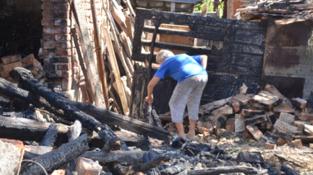Пожар унищожи селскостопански постройки и домашно имущество в село Дружба.