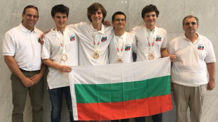 Четири медала, един златен и три бронзови, спечелиха българските ученици на 30-ата Международна олимпиада по информатика, която се провежда от 1 до 8 септември в Япония