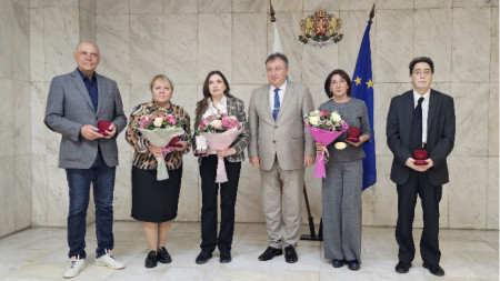 Д-р Бисер Митев, д-р Росица Страшимирова, д-р Десислава Найденова, кметът Христо Христов, д-р Саня Петкова и  д-р Николай Николов