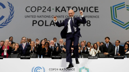 Полският председателстващ преговорите на климатичната конференция на ООН в Катовице Михал Куртика реагира след постигането на консенсус.