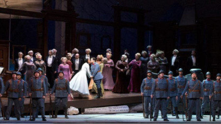 Сцена от „Дъщерята на полка“ от Доницети на сцената на Метрополитън опера