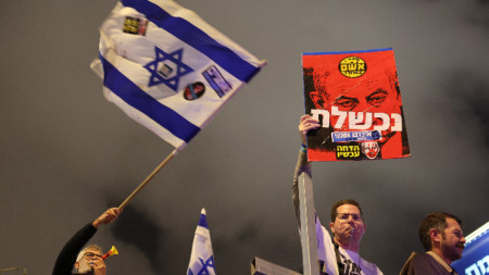Леви активисти на антиправителствена демонстрация в Тел Авив, 2 март 2024 г.
