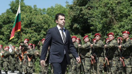 Премиерът Кирил Петков се преклони днес, 2 юни, на връх Околчица пред подвига на националния герой Христо Ботев и пред падналите за свободата на България.