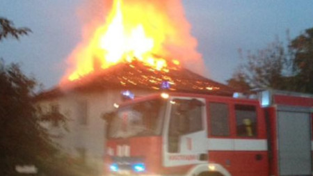 61-годишна жена  загина при пожар в пловдивското село Милево, съобщиха