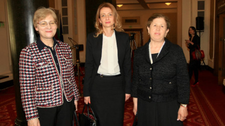 Стефка Стоева, Кристина Цанкова-Стефанова, Севинч Силакова (от дясно наляво)