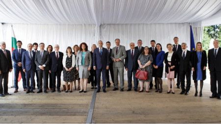 Президентът Румен Радев проведе работна среща с посланиците на държавите-членки от Европейския съюз и Швейцария в България в резиденция „Бояна“. 