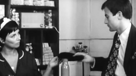 Кадър от филма „Момчето си отива“