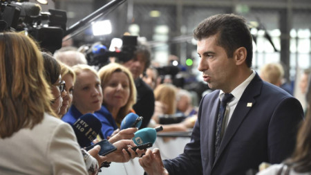 Кирил Петков пред репортери преди лидерската среща на ЕС в Брюксел