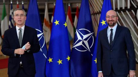 Генералният секретар на НАТО Йенс Столтенберг и председателят на Европейския съвет Шарл Мишел в Брюксел, 19 януари 2021 г.