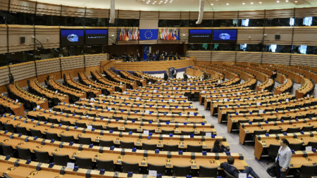 Пленарните сесии на Европарламента са редуцирани и се провеждат посредством видеоконферентна връзка.