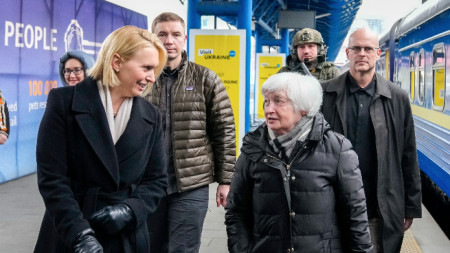 Изненадващa визита на Джанет Йелън в Киев
