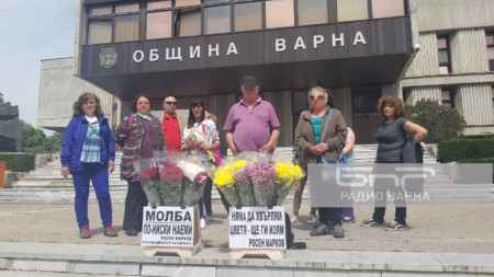 Продавачи на цветя протестират за по-ниски наеми на търговските обекти