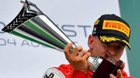 Мик Шумахер стана шампион във Формула 2.