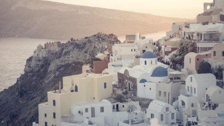 Увеличава се броят на заразените с коронавирус по гръцките острови