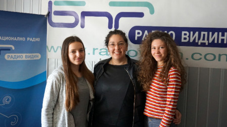 Калина Александрова, Сабрина Калъчова и Кристин Валентинова (от ляво надясно)