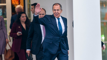 Сергей Лавров напуска Белия дом след срещата си с Доналд Тръмп.