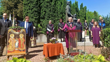 Великотърновският университет Св св Кирил и Методий става първият чуждестранен