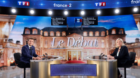 Еманюел Макрон и Льо Пен по време на последния си телевизионен дебат - 20 април 2022