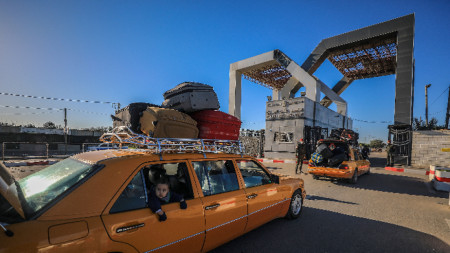 Семейство чака да премине границата меду Ивицата Газа и Египет на пункта Рафах