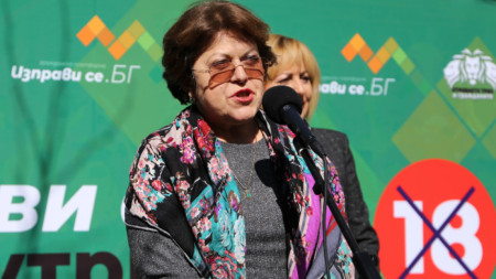 Татяна Дончева по време на предизборната кампания. 